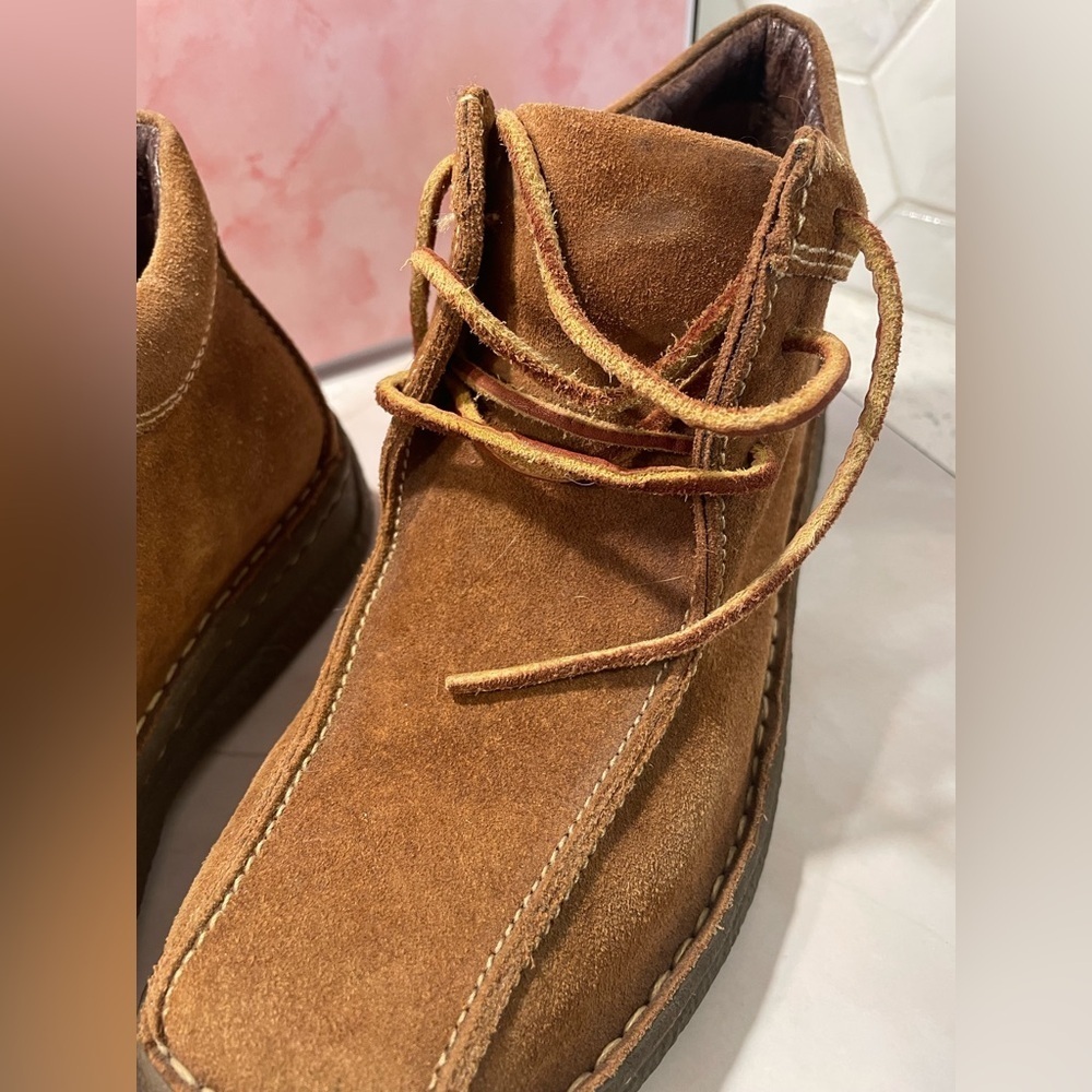 Born Woman’s Tan Suede Lace Up Boots Size 7 Leather Contrast Stitching Bootie - Picture 2 of 16